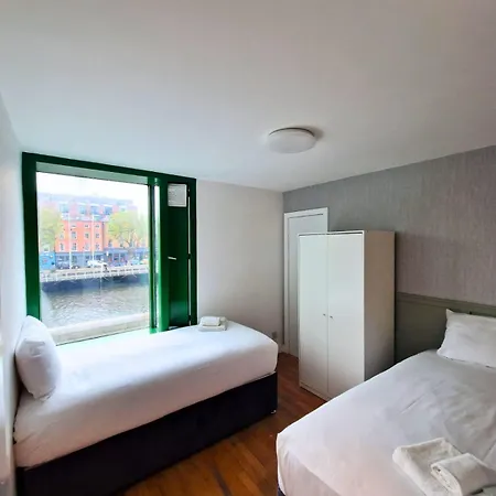 River Liffey In Temple Bar * Dublin